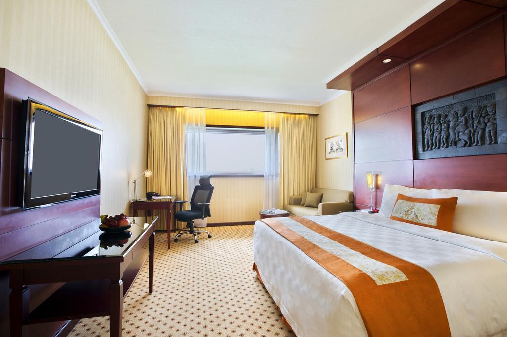 Hotel Borobudur 5*